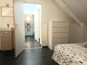 a bedroom with a bed and a sink and a mirror at La Vallée, spacieuse maison 6 chambres, Le Havre in Le Havre