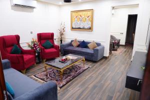 Galería fotográfica de Elegant Executive Suite en Multán 22 fotos más