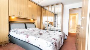 Ένα ή περισσότερα κρεβάτια σε δωμάτιο στο Apartment Riederhof, Riederalp