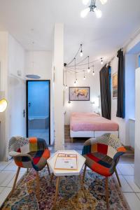 a bedroom with a bed and two chairs and a table at Suite du Vieux Lyon Cosy & calme - le Quarantaine in Lyon