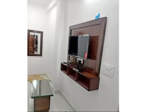a flat screen tv on a wall in a room at Hotel Chaar Vedas, Uttarkashi in Uttarkāshi
