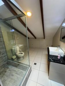 a bathroom with a glass shower and a toilet at Abis Terraza in Sucre