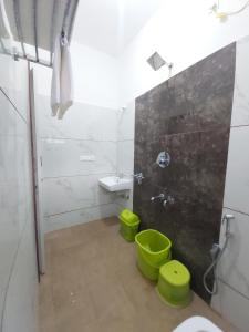 Ένα μπάνιο στο Alankruta Homestay