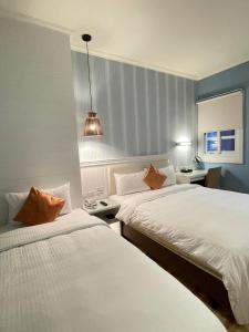 Postel nebo postele na pokoji v ubytování Joy Hotel