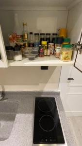 a kitchen counter with a stove top in a refrigerator at شقة انيقه بصاله وغرفه نوم - دخول ذاتي in Riyadh