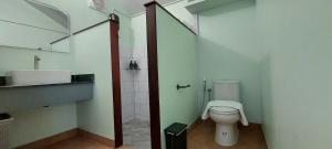 Koupelna v ubytování Baan Rhomkham Ayutthaya - บ้านร่มขามอยุธยา