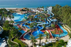 einen Luftblick auf den Wasserpark im Resort in der Unterkunft Seven Seas Hotel Blue - Ultra All Inclusive & Kids Concept in Side