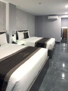 Postel nebo postele na pokoji v ubytování LION 9 HOTEL
