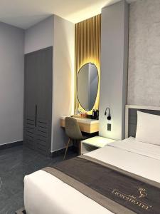 Postel nebo postele na pokoji v ubytování LION 9 HOTEL