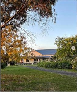 Κήπος έξω από το Jilly Park Farmstay Experience Discover Authentic Farm Life Complimentary Breakfast Included