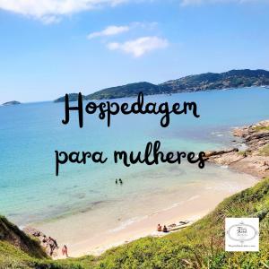 - une vue sur une plage avec les mots « municipalités d'hydrogène papua » dans l'établissement Mini Hotel Búzios, à Búzios