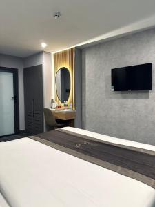 TV a/nebo společenská místnost v ubytování LION 9 HOTEL