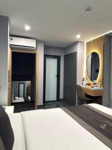 Postel nebo postele na pokoji v ubytování LION 9 HOTEL