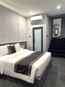 Postel nebo postele na pokoji v ubytování LION 9 HOTEL