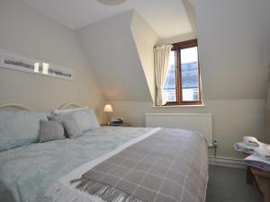 a bedroom with a large bed and a window at 2 Bed in Winchcombe 47951 in Winchcombe
