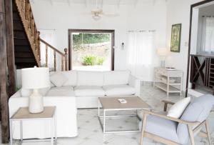 A seating area at The Date House - Four Bedroom Villa with Private Pool near the beach and Calabash Cove Resort villa
