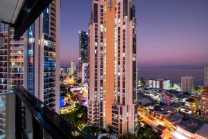 vista para uma cidade à noite com edifícios altos em Circle on Cavill - 3-Bedroom Apartments - Beautiful Ocean Views - Wow Stay em Gold Coast