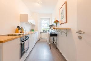Η κουζίνα ή μικρή κουζίνα στο Urban Jungle Apartment Wilhelmshöhe by stay awesome