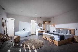 Postel nebo postele na pokoji v ubytování Indigo Inn Casa Adults Only