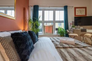 a bedroom with a bed and a large window at Amazing Finsbury Park Studio in London