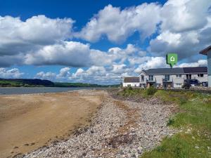 a building on the shore of a beach at 3 bed in Ferryside 51632 in Ferryside