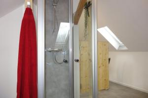 Ένα μπάνιο στο Ferienwohnung Solling Niedersachsen +49 φωτογραφίες