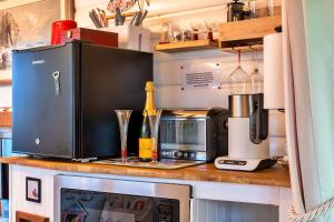 a kitchen counter with a coffee maker and a microwave at Finest Retreats - Treknow Summerhut in Tintagel