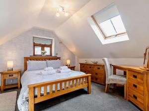Ένα ή περισσότερα κρεβάτια σε δωμάτιο στο 2 Bed in Osmotherley 64413