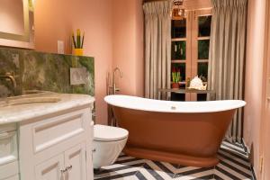 Bishopstrow Hotel and Spa - Small Luxury Hotels of the World的一间浴室