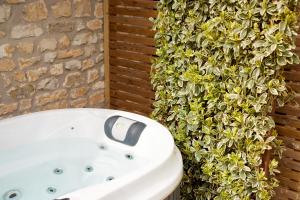 Bishopstrow Hotel and Spa - Small Luxury Hotels of the World的一间浴室