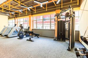 Fitness centrum a/nebo fitness zařízení v ubytování Atour Hotel Weihai City Center