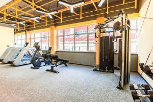 Fitness centrum a/nebo fitness zařízení v ubytování Atour Hotel Weihai City Center