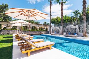 The swimming pool at or close to Atour Hotel Xiamen International Conference & Exhibition Center