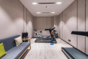 Palestra o centro fitness di Atour Hotel (Shanghai International Tourism and Resorts Zone XiuYan Road)