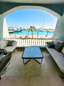 Balkón nebo terasa v ubytování New Marina Hurghada Suite