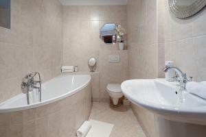 Kúpeľňa v ubytovaní Apartament Karpielówka View Od-nowa