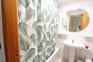 Zdjęcie z galerii obiektu HOTEL H104 I Posada del Mar I Encantador hostel en la playa de Gandia w mieście Los Mártires