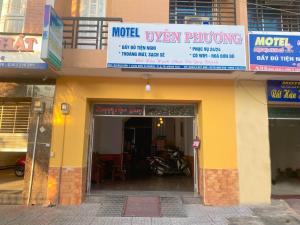 a building with a motorcycle parked inside of it at OYO 1212 Uyen Phuong Motel in Vung Tau