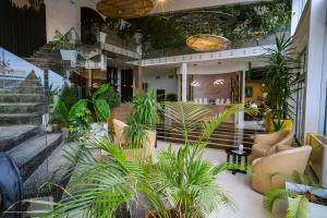 حديقة خارج Hotel Crystal Light