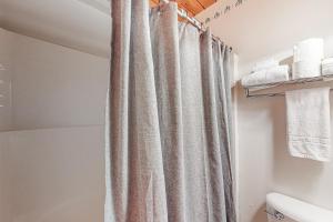 Bilik mandi di Wooded Dreams +31 gambar