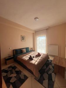 Postel nebo postele na pokoji v ubytování Bakopoulos resort Ένα Όμορφο Διαμέρισμα στα Τρίκαλα