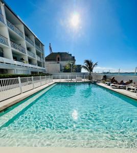 a swimming pool in front of a hotel at Studio pirate of the Caribbean 2 sea view in Marigot