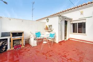 a patio with a table and chairs and a fireplace at Atico con doble terraza Jerica in Jérica