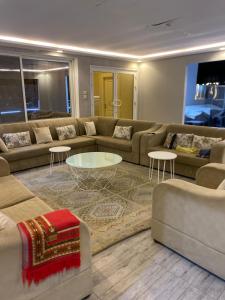 a living room with a couch and a table at شالية ألأمراء 
