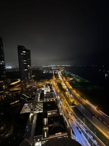 a city at night with traffic on a highway at Kartal Lüks Daire in Istanbul