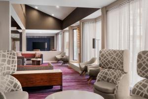 Posezení v ubytování Courtyard by Marriott Mahwah