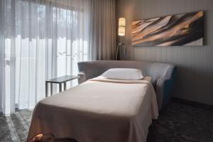 Postel nebo postele na pokoji v ubytování Courtyard by Marriott Mahwah
