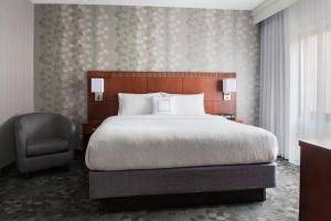 Postel nebo postele na pokoji v ubytování Courtyard by Marriott Mahwah