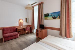 Llit o llits en una habitació de Hotel Admiral