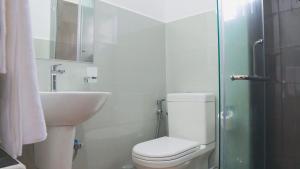 Bathroom sa Coco Nest Colombo Sri Lanka